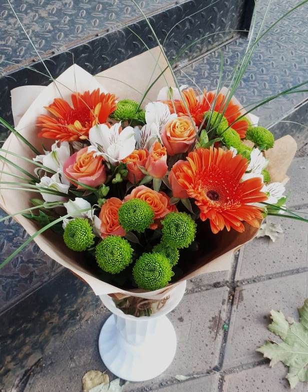 Букет цветов из: Герберы, Хризантемы, Альстромерии и Розы в Медвежьегорске