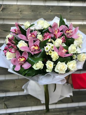 Букет цветов из: Розы и Хризантемы в Медвежьегорске