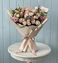 Букет цветов из:  Розы и Лизиантусы в Медвежьегорске