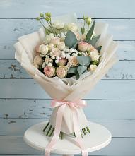 Букет цветов из:  Розы и Лизиантусы в Медвежьегорске
