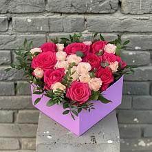 Цветочная композиция из Розы в коробке в Медвежьегорске