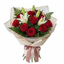 Букет цветов из:  Лилии и Розы в Медвежьегорске