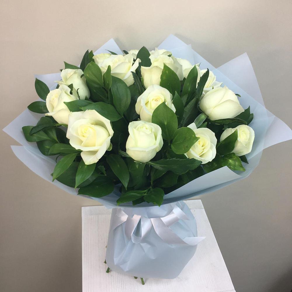 Букет 15 Белых роз Проуд в Медвежьегорске