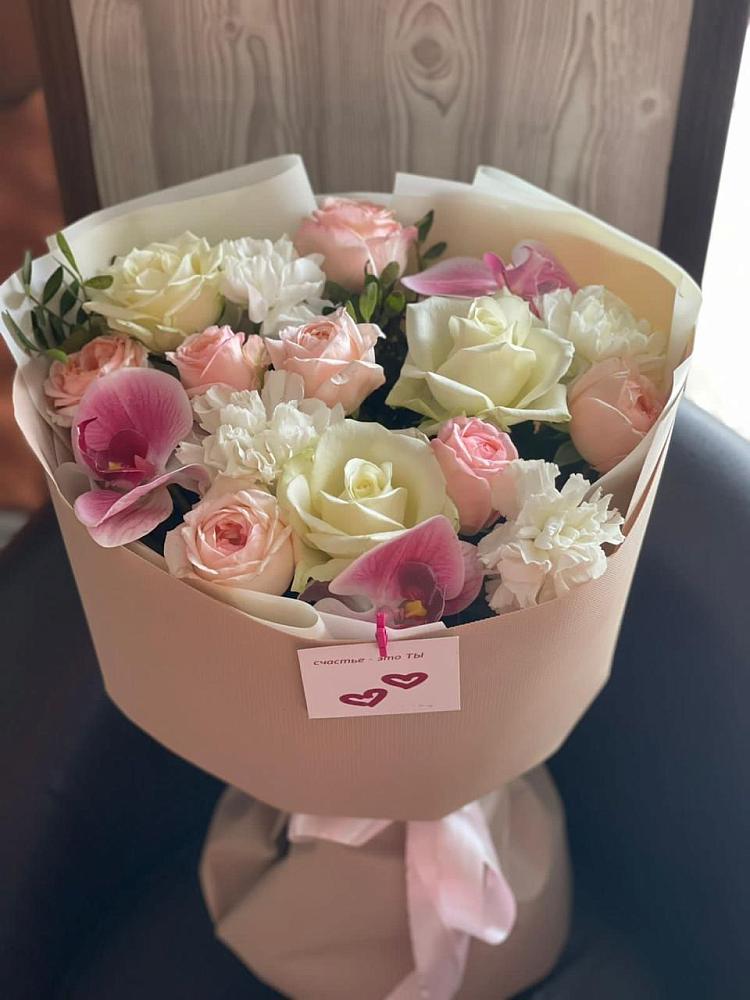 Букет цветов из: Орхидеи, Розы и Гвоздики в Медвежьегорске