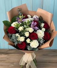Букет цветов из:  Розы и Альстромерии в Медвежьегорске