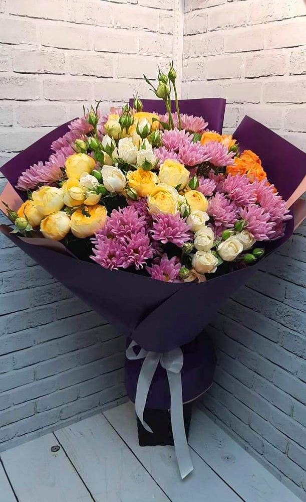 Букет цветов из: Хризантемы и Розы в Медвежьегорске
