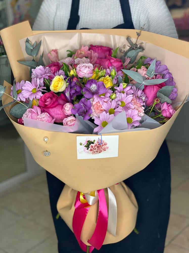 Букет цветов из: Хризантемы, Гвоздики и Альстромерии в Медвежьегорске