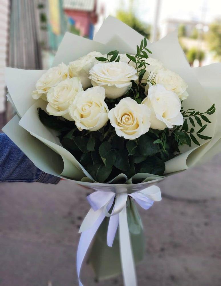 Букет Белые розы Проуд в Медвежьегорске