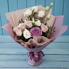 Букет цветов из:  Розы и Лизиантусы в Медвежьегорске