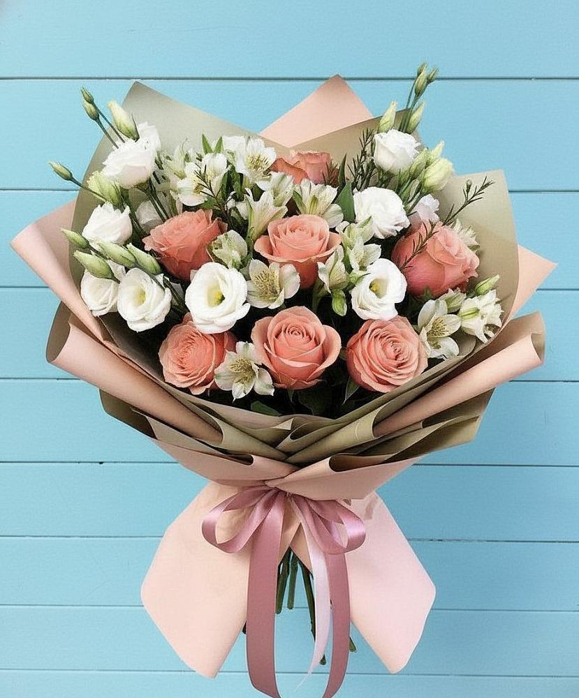 Букет цветов из: Розы, Альстромерии и Лизиантусы в Медвежьегорске