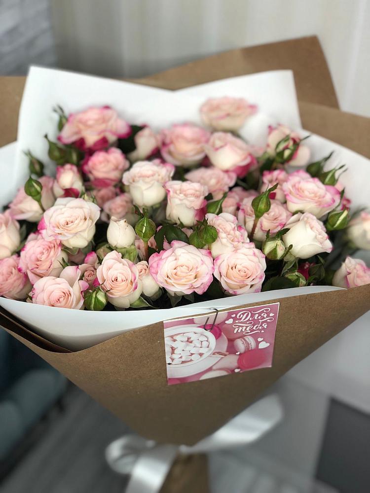 Букет цветов из: Розы в Медвежьегорске