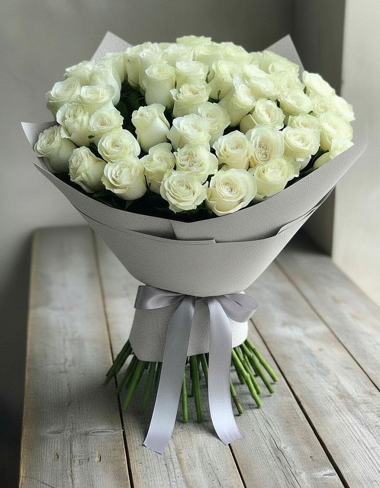 Букет 35 Белых роз в Медвежьегорске
