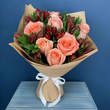 Букет цветов из:  Розы и Альстромерии в Медвежьегорске
