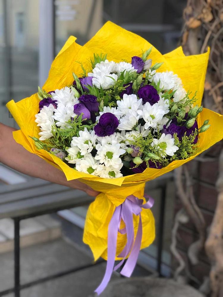 Букет цветов из: Ирисы, Хризантемы и Ромашки в Медвежьегорске