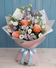Букет цветов из:  Лизиантусы, Розы, Альстромерии и Гипсофила в Медвежьегорске