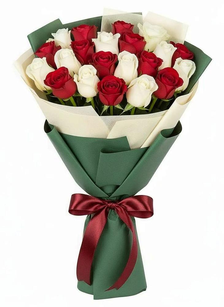 Букет Микс из красных и белых роз в Медвежьегорске