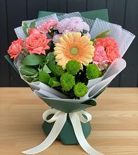 Букет цветов из:  Гвоздики, Розы, Герберы и Хризантемы в Медвежьегорске