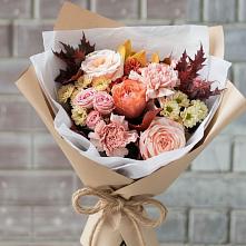 Букет цветов из:  Гвоздики, Хризантемы и Розы в Медвежьегорске