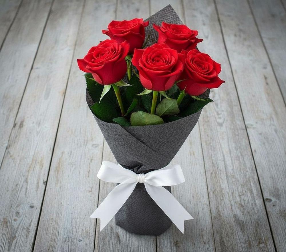 Букет 5 Красных роз Эдлесс Лав в Медвежьегорске