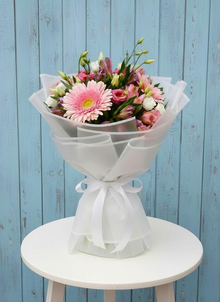 Букет цветов из: Герберы, Альстромерии и Лизиантусы в Медвежьегорске