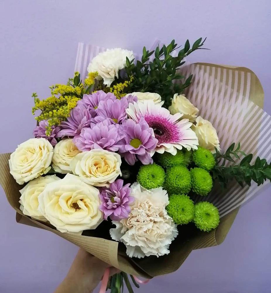 Букет цветов из: Хризантемы, Розы, Гвоздики и Герберы в Медвежьегорске