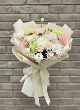 Букет цветов из:  Гвоздики, Розы, Лизиантусы и Хризантемы #REPLACE_PRED# Медвежьегорске