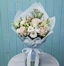Букет цветов из:  Розы и Лизиантусы в Медвежьегорске
