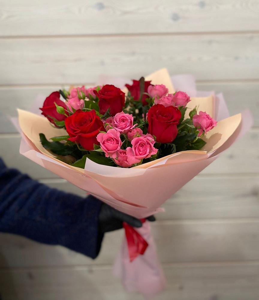 Букет цветов из: Розы в Медвежьегорске