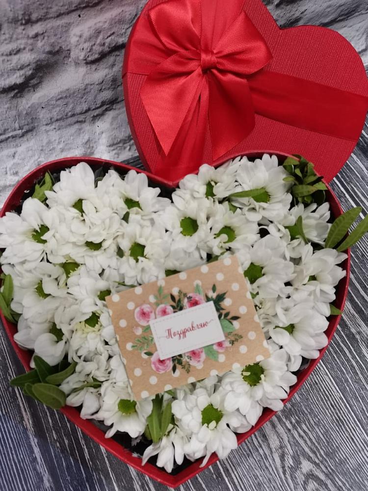 Цветочная композиция из Хризантемы в виде сердца в Медвежьегорске