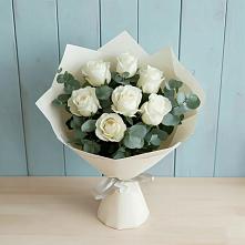 Букет Белые розы в Эвкалипте в Медвежьегорске