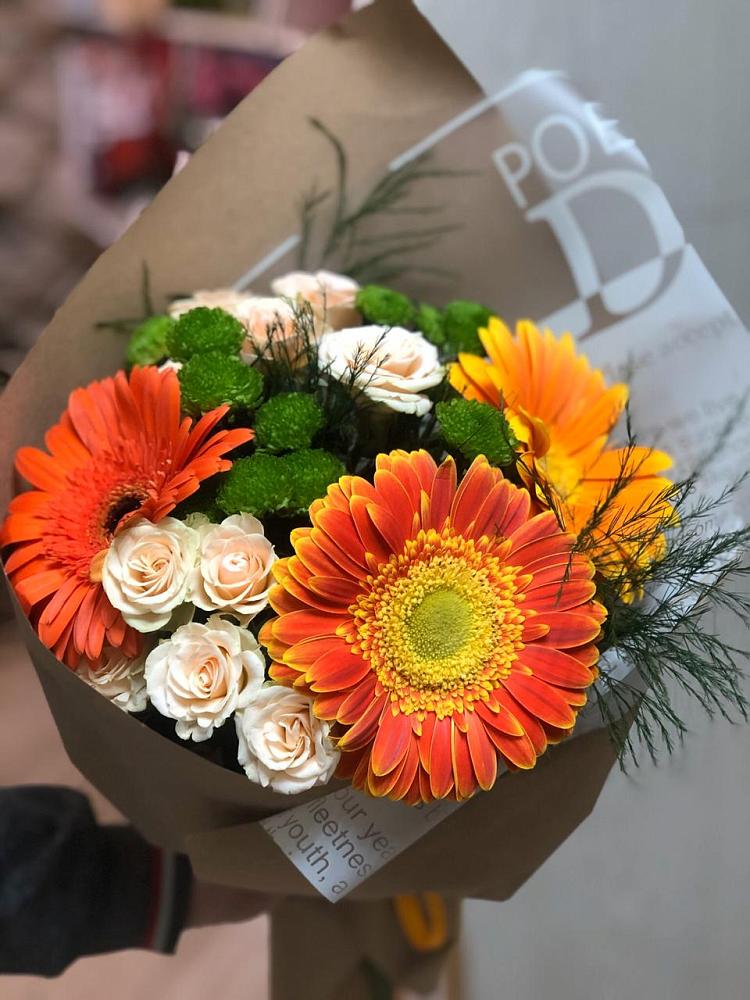 Букет цветов из: Герберы, Хризантемы и Розы в Медвежьегорске