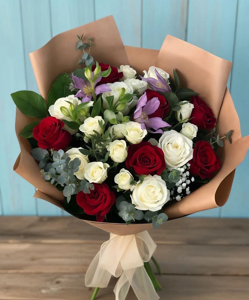 Букет цветов из: Розы и Альстромерии в Медвежьегорске