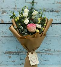 Букет цветов из:  Розы и Лизиантусы в Медвежьегорске