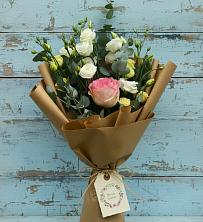 Букет цветов из:  Розы и Лизиантусы в Медвежьегорске